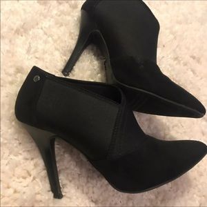 Vera Wang black booties 6.5